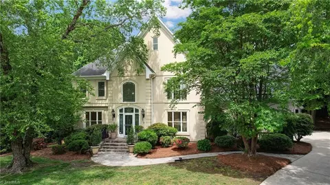 5 Leeward Ct, Greensboro, NC 27455
