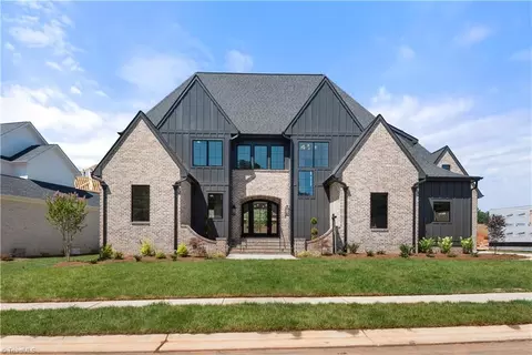 1205 Maple Chase Ln, Winston Salem, NC 27106