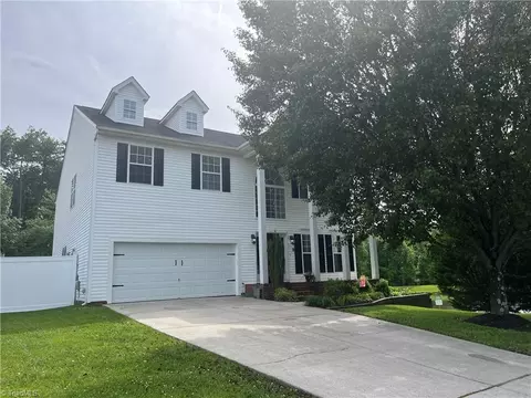 1142 Hampton Park Dr, High Point, NC 27265