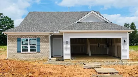 216 Altavista Dr, Clemmons, NC 27012