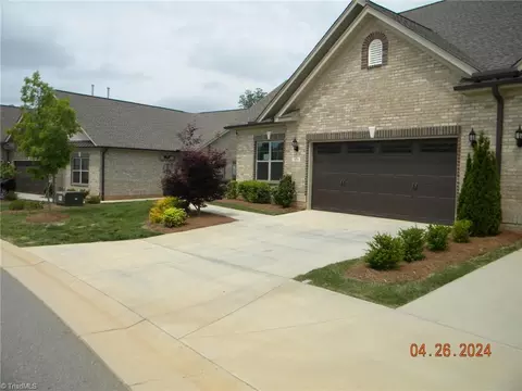 1579 Oakbluffs Dr, Colfax, NC 27235