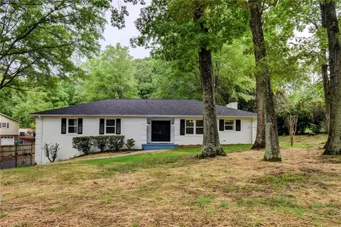 3615 Lakeshore Dr N, Clemmons, NC 27012