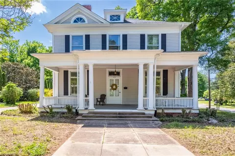 219 Mulberry St N, Statesville, NC 28677