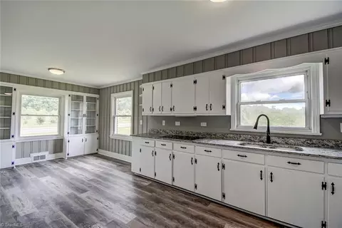 Kitchen - 1171 Mitchell Rd, Pilot Mountain, NC 27041 photo 4 of 6