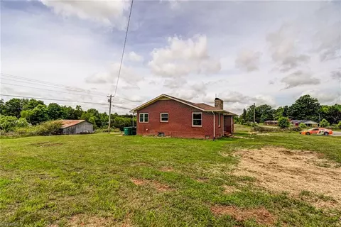 Exterior - 1171 Mitchell Rd, Pilot Mountain, NC 27041 photo 4 of 8