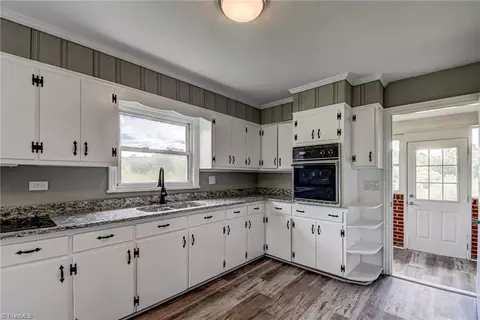 Kitchen - 1171 Mitchell Rd, Pilot Mountain, NC 27041 photo 3 of 6