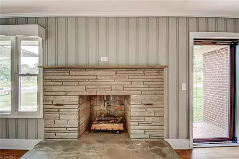 Living - 1171 Mitchell Rd, Pilot Mountain, NC 27041 photo 2 of 3