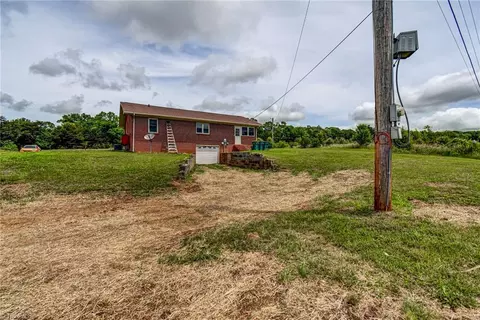 Exterior - 1171 Mitchell Rd, Pilot Mountain, NC 27041 photo 6 of 8