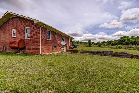 Exterior - 1171 Mitchell Rd, Pilot Mountain, NC 27041 photo 7 of 8