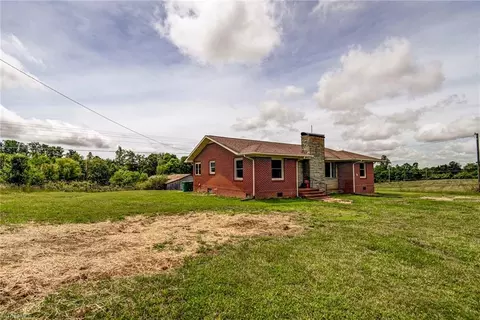 1171 Mitchell Rd, Pilot Mountain, NC 27041