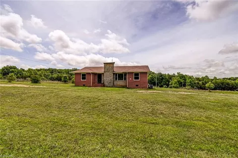 Exterior - 1171 Mitchell Rd, Pilot Mountain, NC 27041 photo 2 of 8