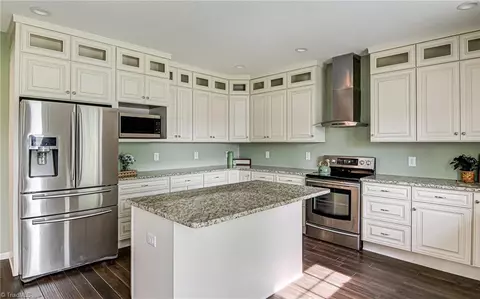 802 Carrick St, High Point, NC 27262 photo 7