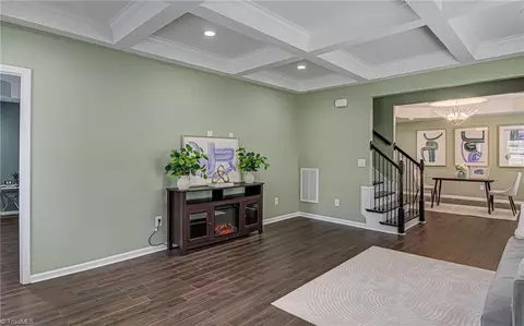 802 Carrick St, High Point, NC 27262 photo 2