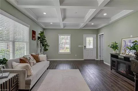 802 Carrick St, High Point, NC 27262 photo 4