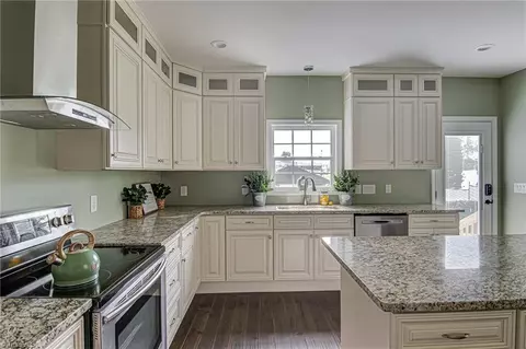 802 Carrick St, High Point, NC 27262 photo 8