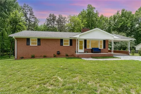 4290 Wyndham Ln, Winston Salem, NC 27107