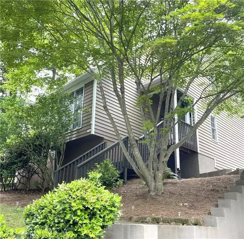 40 Carrisbrooke Ln, Winston Salem, NC 27104