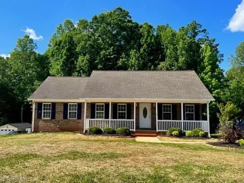 795 Old Castle Dr, Randleman, NC 27317