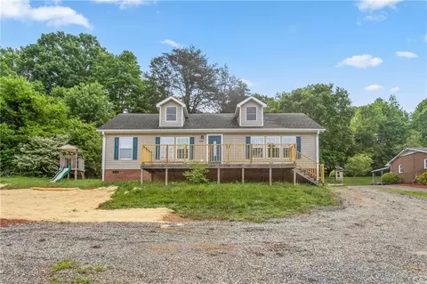 4889 Baux Mountain Rd, Winston Salem, NC 27105