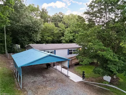 4257 Fairwood Dr, Trinity, NC 27370 photo 3