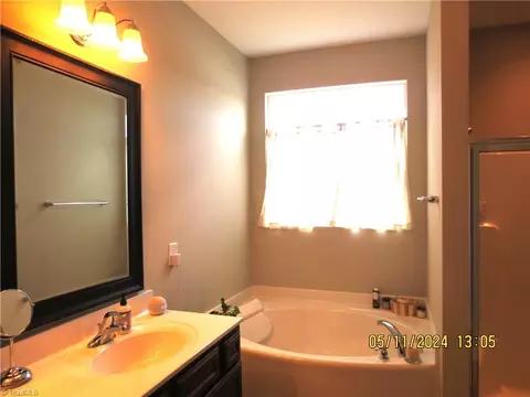 Bath - 101 Ascender Dr, King, NC 27021 photo 2 of 4