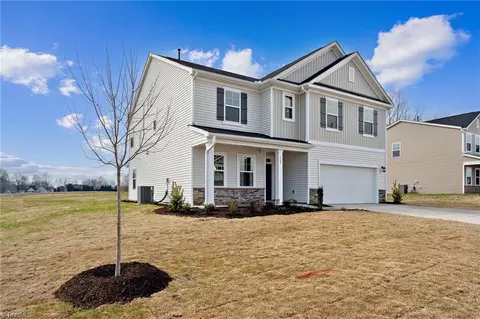 103 Piebald Dr, King, NC 27021