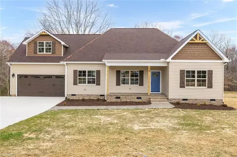 150 Legacy Ln, Eden, NC 27288
