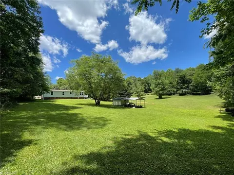 274 Maplebrook Dr, Elkin, NC 28621 photo 7