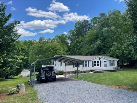 274 Maplebrook Dr, Elkin, NC 28621 photo 3