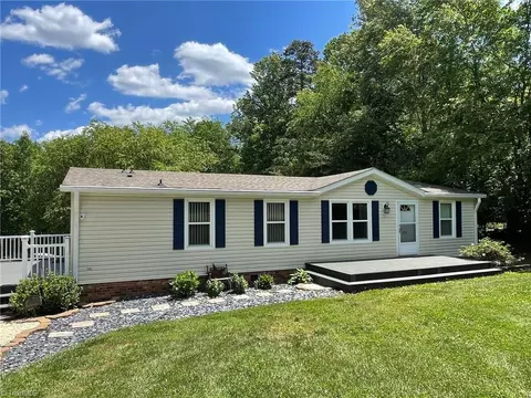 274 Maplebrook Dr, Elkin, NC 28621