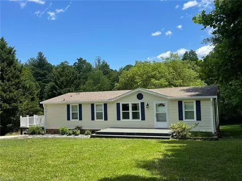274 Maplebrook Dr, Elkin, NC 28621 photo 2
