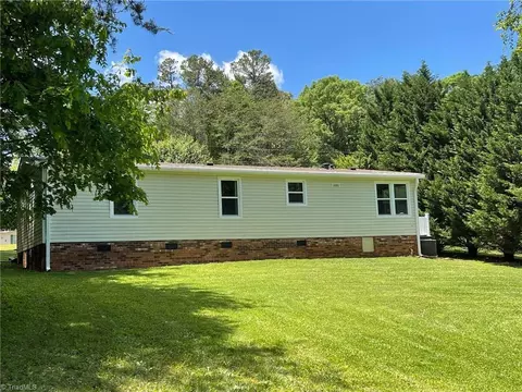 274 Maplebrook Dr, Elkin, NC 28621 photo 6
