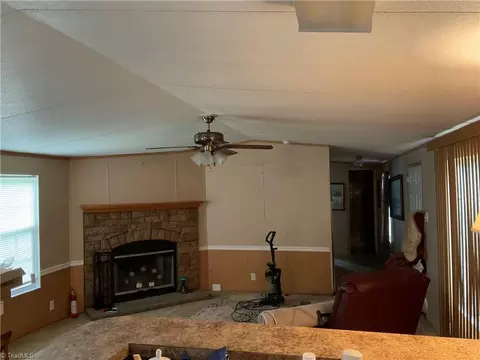 7290 Reddy Foxx Ln, Thomasville, NC 27360