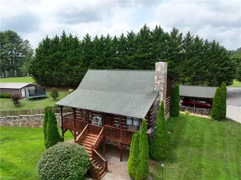 115 Four Clover Trl, Mount Airy, NC 27030