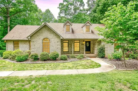 3151 Creekridge Dr, Asheboro, NC 27205