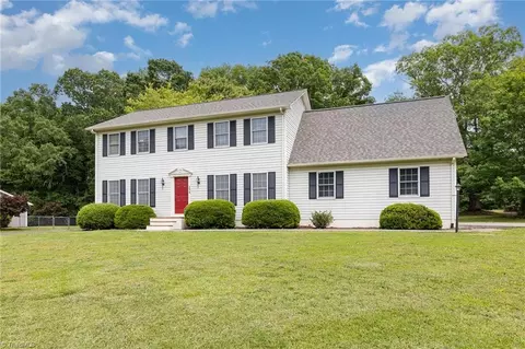 154 Valley Oaks Dr, Advance, NC 27006