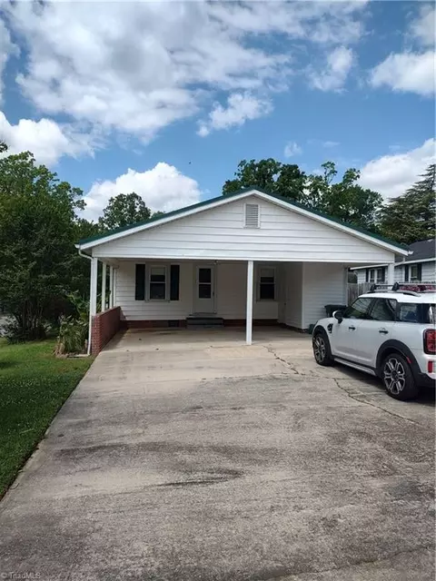321 Aycock St, Thomasville, NC 27360