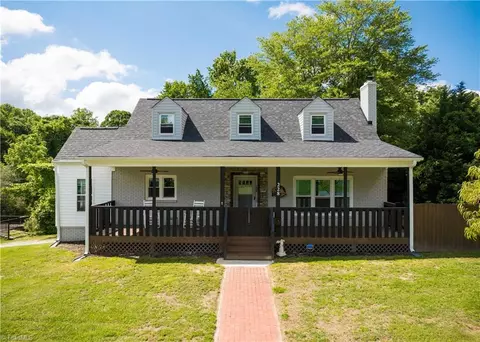 228 Hylton St, Mount Airy, NC 27030