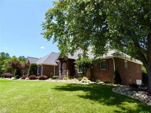 129 Wkte Dr, King, NC 27021 photo 3