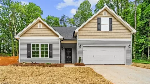 1034 Pine Lake Dr, Winston Salem, NC 27105