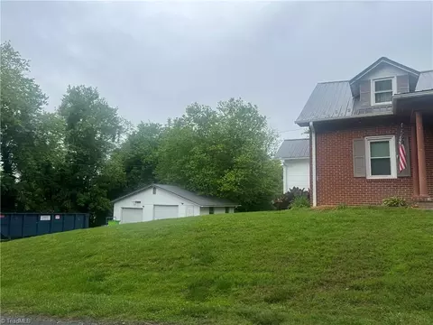 262 Summit Dr, Mount Airy, NC 27030 photo 3