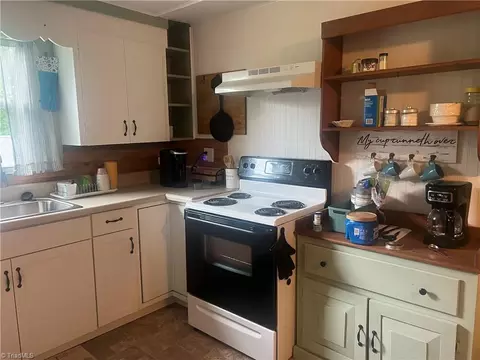 262 Summit Dr, Mount Airy, NC 27030 photo 8
