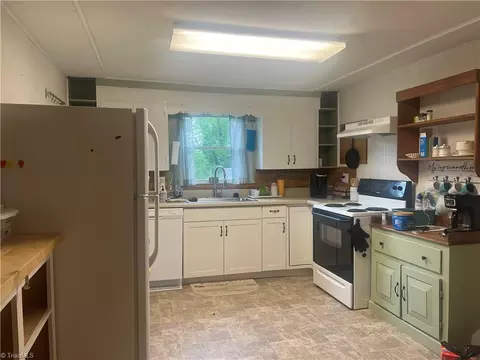 262 Summit Dr, Mount Airy, NC 27030 photo 7