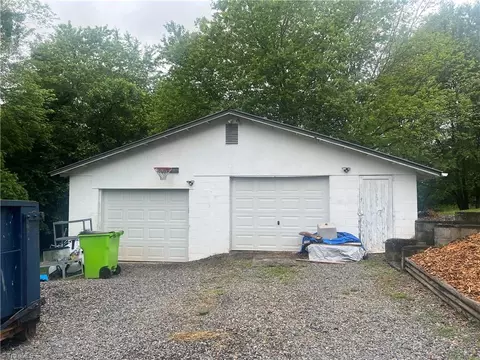 262 Summit Dr, Mount Airy, NC 27030 photo 5