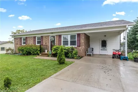 106 Belhaven Dr, Mount Airy, NC 27030