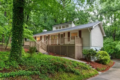 4803 Selwyn Dr, Winston Salem, NC 27104