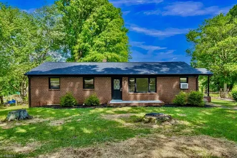 225 Farmingdale Ave, Winston Salem, NC 27107