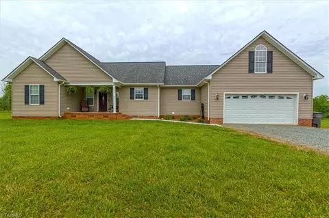 6043 Griffin Dr, Ramseur, NC 27316