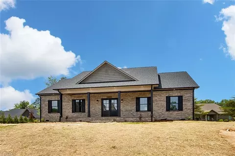 4913 Drake Ct, Randleman, NC 27317