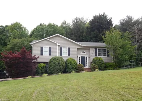 146 Stone Bridge Rd, Mount Airy, NC 27030